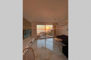 Golden Seaview Apartment